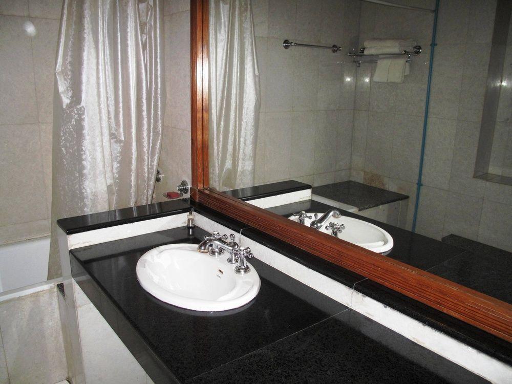 Yuzana Garden Hotel Янгон Екстер'єр фото