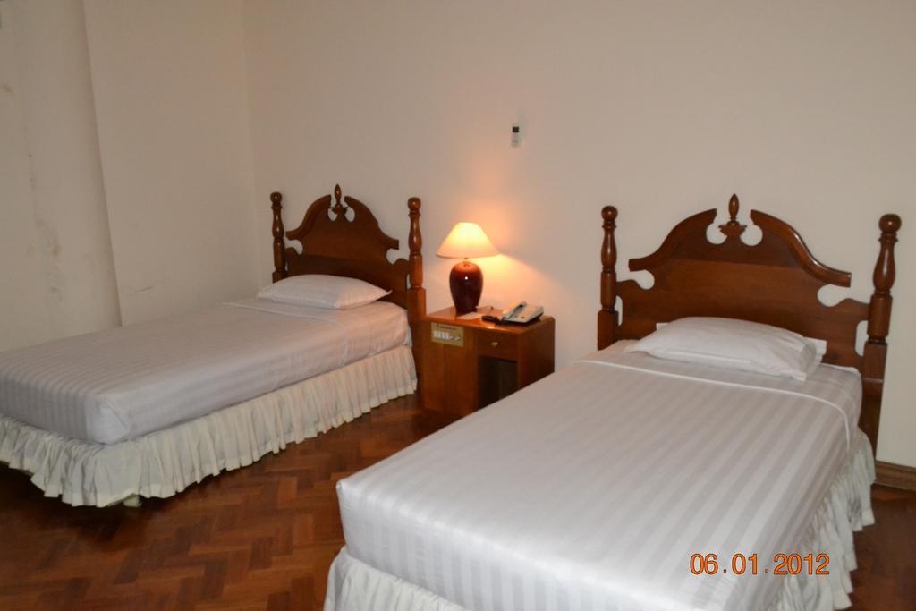 Yuzana Garden Hotel Янгон Екстер'єр фото